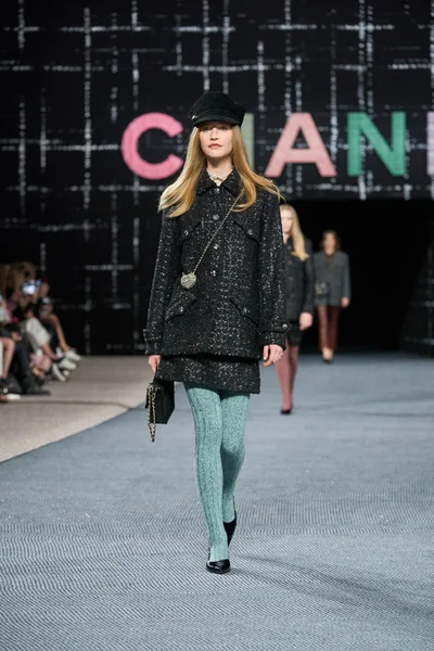 Look 48
